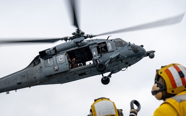 Vertical replenishment training aboard Somerset