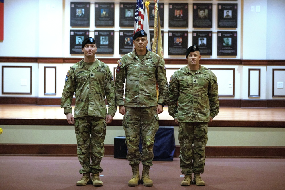 900th Contracting Battalion holds change of command ceremony