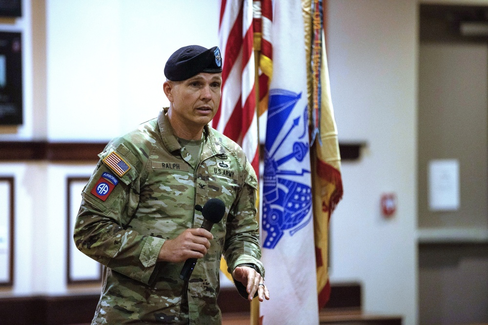 900th Contracting Battalion holds change of command ceremony