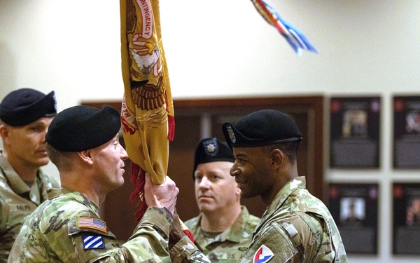 900th Contracting Battalion holds change of command ceremony