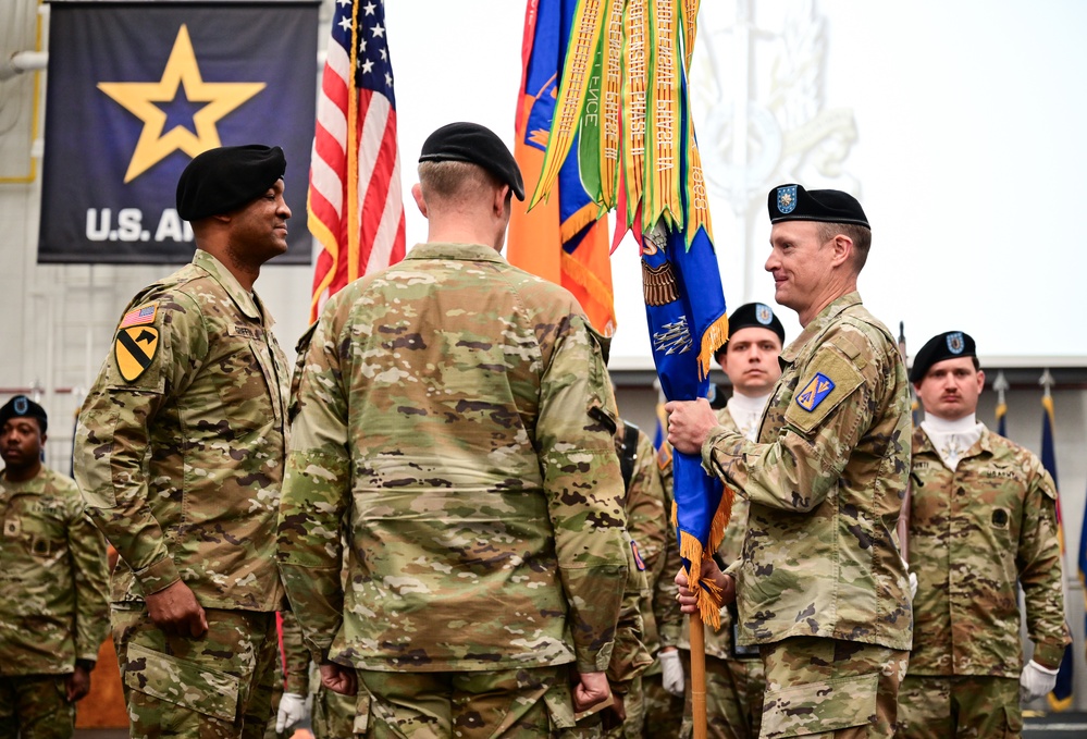 1st Battalion, 210th Aviation Regiment Holds Change of Command Ceremony