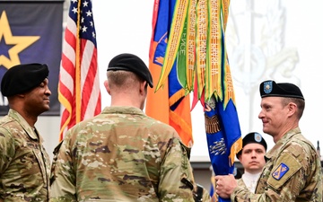 1st Battalion, 210th Aviation Regiment Holds Change of Command Ceremony