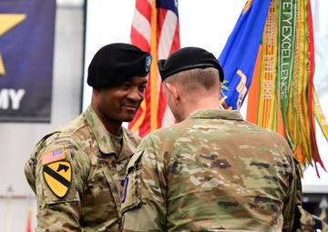 1st Battalion, 210th Aviation Regiment Holds Change of Command Ceremony