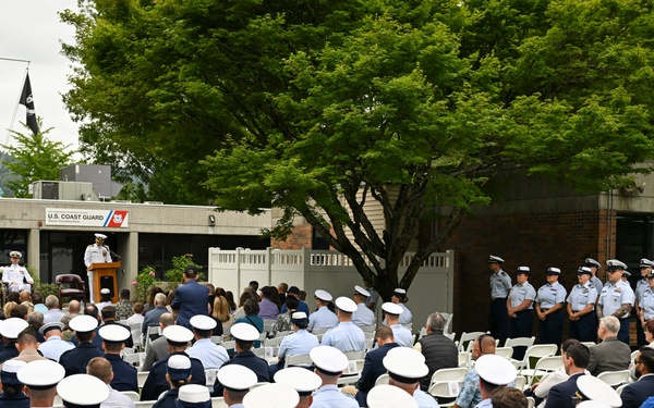 Coast Guard welcomes new commander to Sector Columbia River