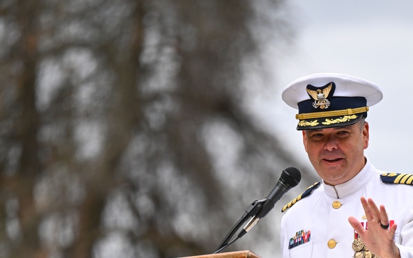 Coast Guard welcomes new commander to Sector Columbia River