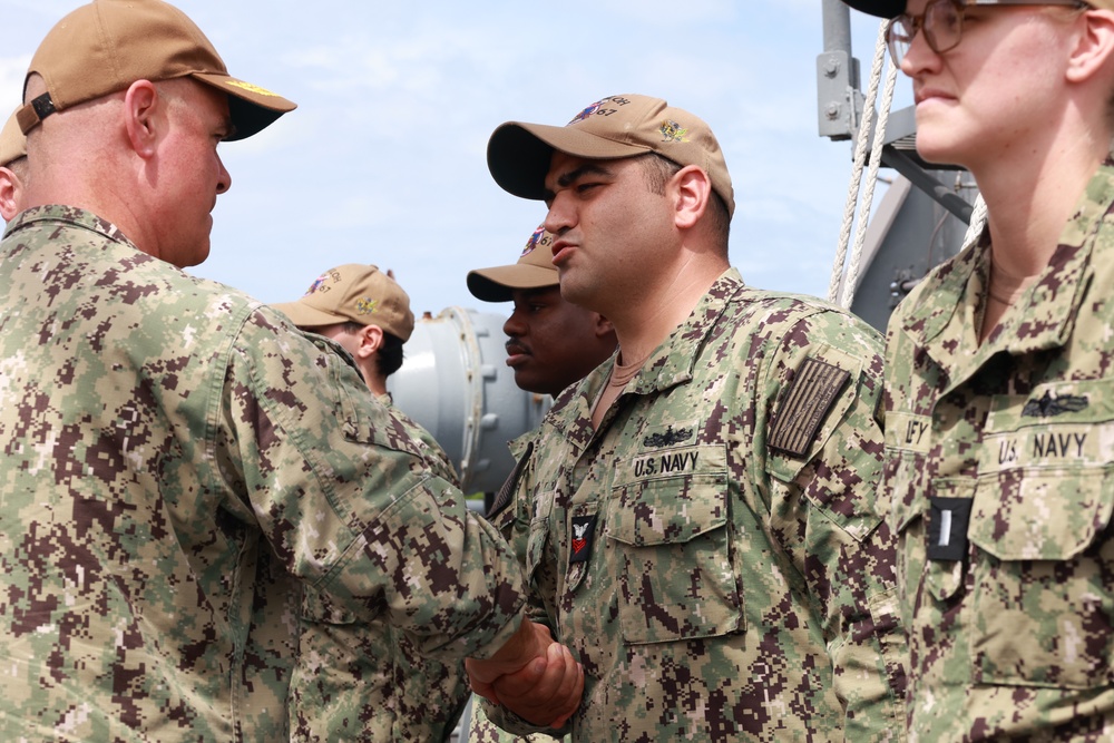 Vice Admiral Brendan McLane Visits USS Shiloh (CG 67)
