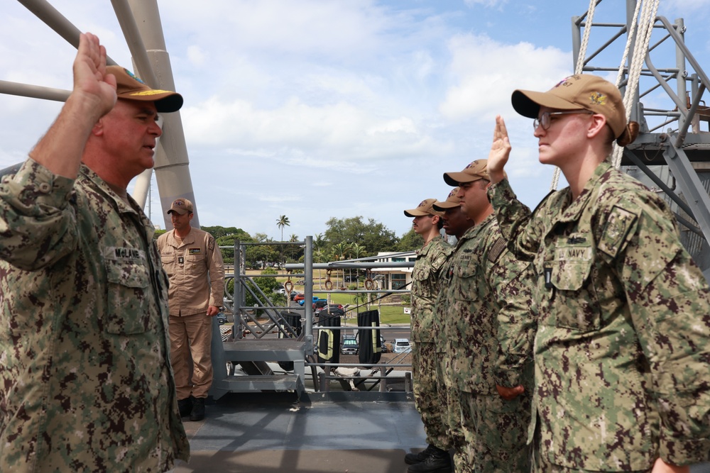 Vice Admiral Brendan McLane Visits USS Shiloh (CG 67)