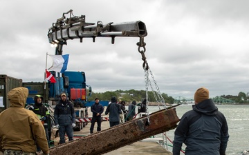 U.S. Navy Divers, Latvian Divers Remove Pylons During BALTOPS 25