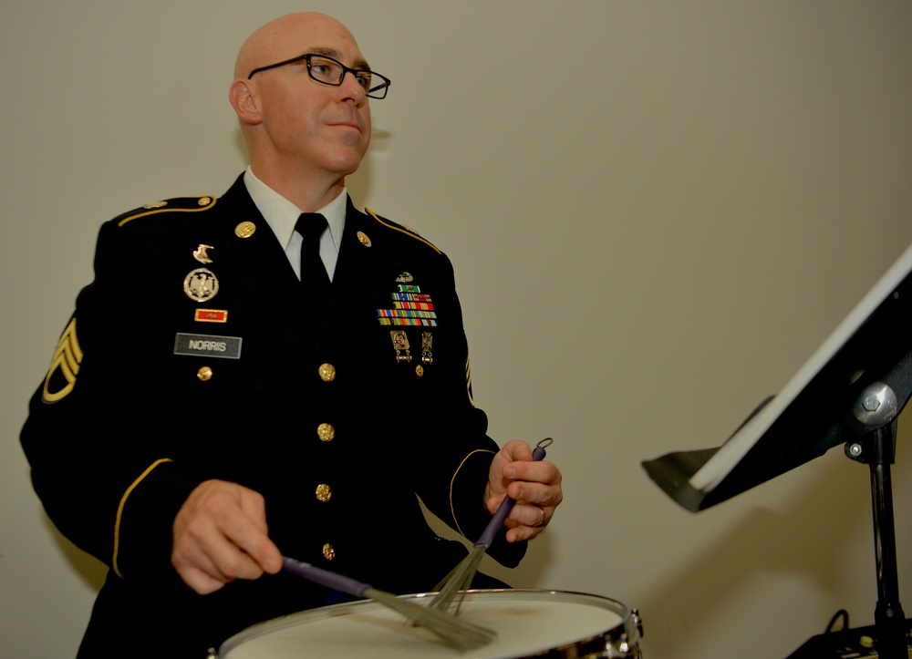 Soldiers and Cake Boss celebrate Army 250th Birthday in factory