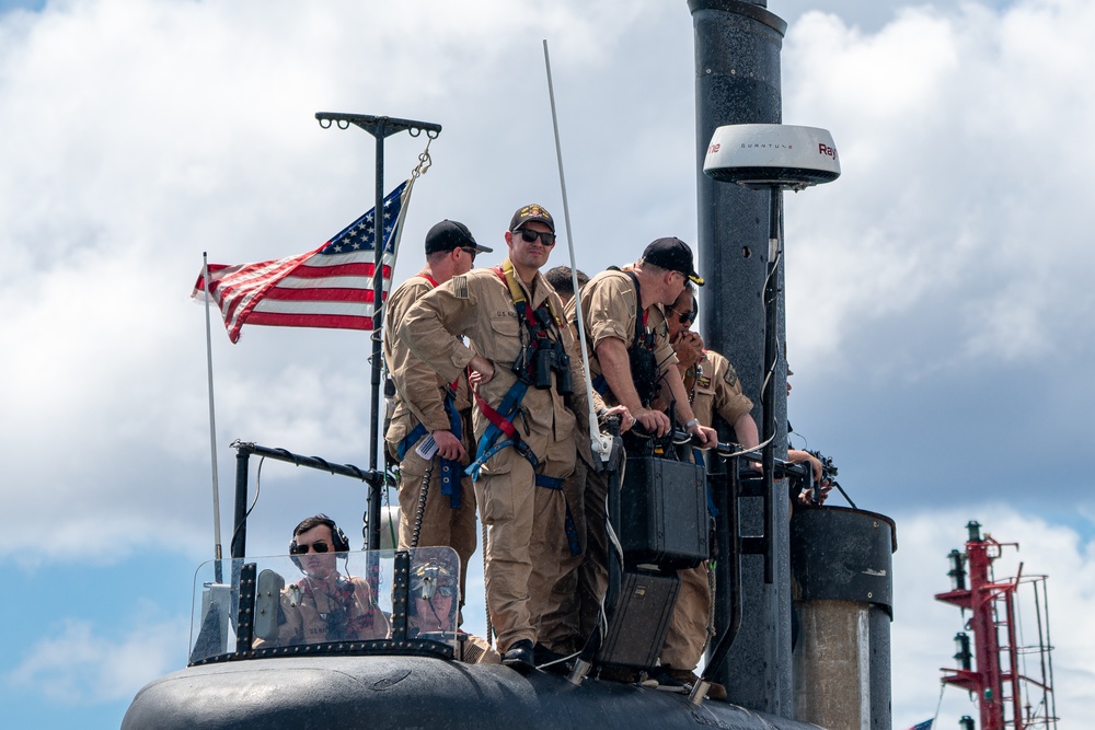 USS Annapolis (SSN 760) returns to Naval Base Guam