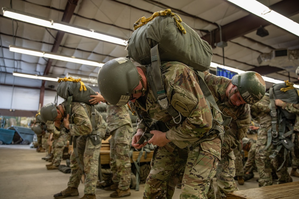 1-507TH PIR BASIC AIRBORNE COURSE