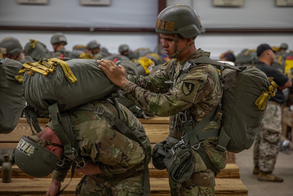1-507TH PIR BASIC AIRBORNE COURSE