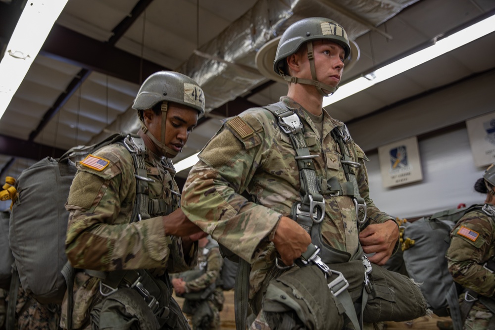 1-507TH PIR BASIC AIRBORNE COURSE