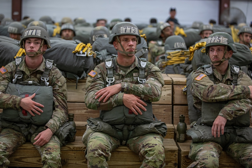 1-507TH PIR BASIC AIRBORNE COURSE