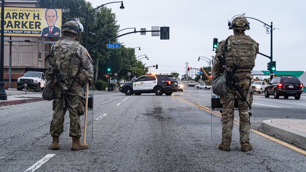 California National Guard Soldiers provide protection for federal law enforcement in federal operation