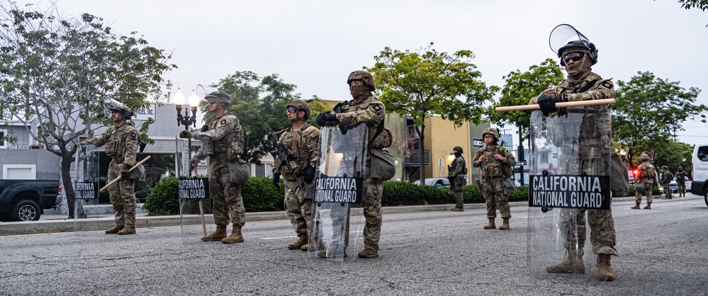 California National Guard Soldiers provide protection for federal law enforcement in federal operation