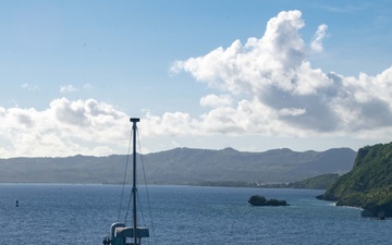 U.S. 7th Fleet flagship USS Blue Ridge (LCC 19) arrives in Naval Base Guam