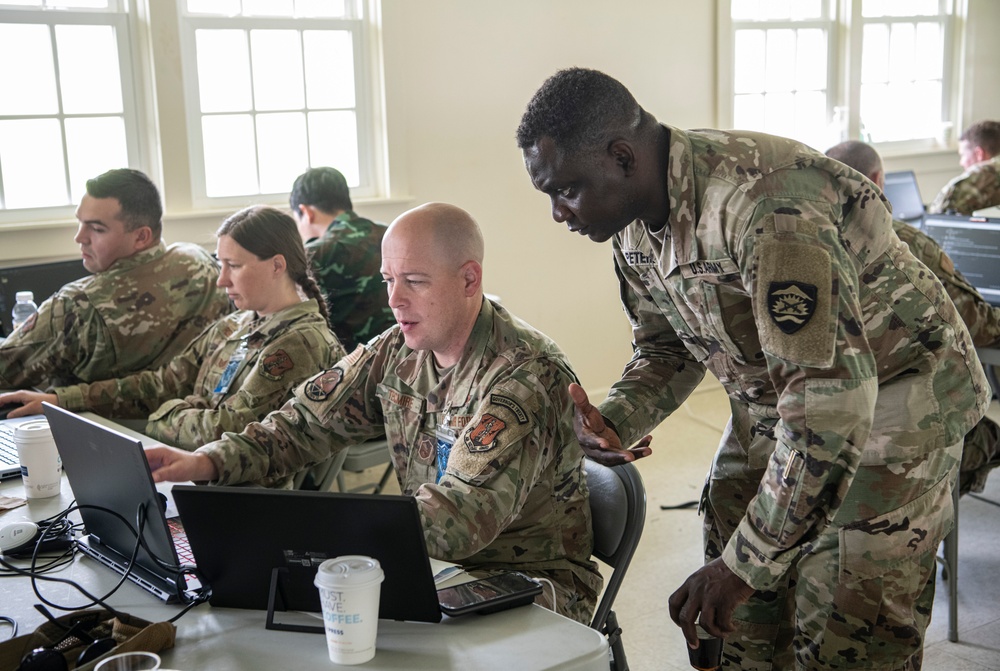 Oregon Guardsmen sharpen skills and strengthen partnerships during Cyber Shield Exercise 2025