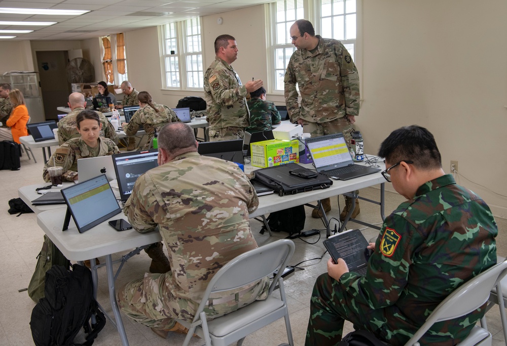 Oregon Guardsmen sharpen skills and strengthen partnerships during Cyber Shield Exercise 2025