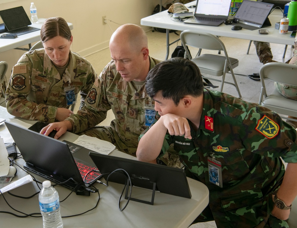 Oregon Guardsmen sharpen skills and strengthen partnerships during Cyber Shield Exercise 2025