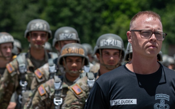 1-507TH PIR BASIC AIRBORNE COURSE