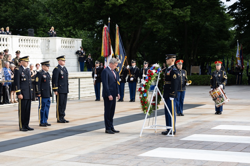 Wreath Laying in honor of Army's 250th Birthday