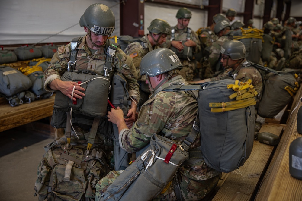 1-507TH PIR BASIC AIRBORNE COURSE