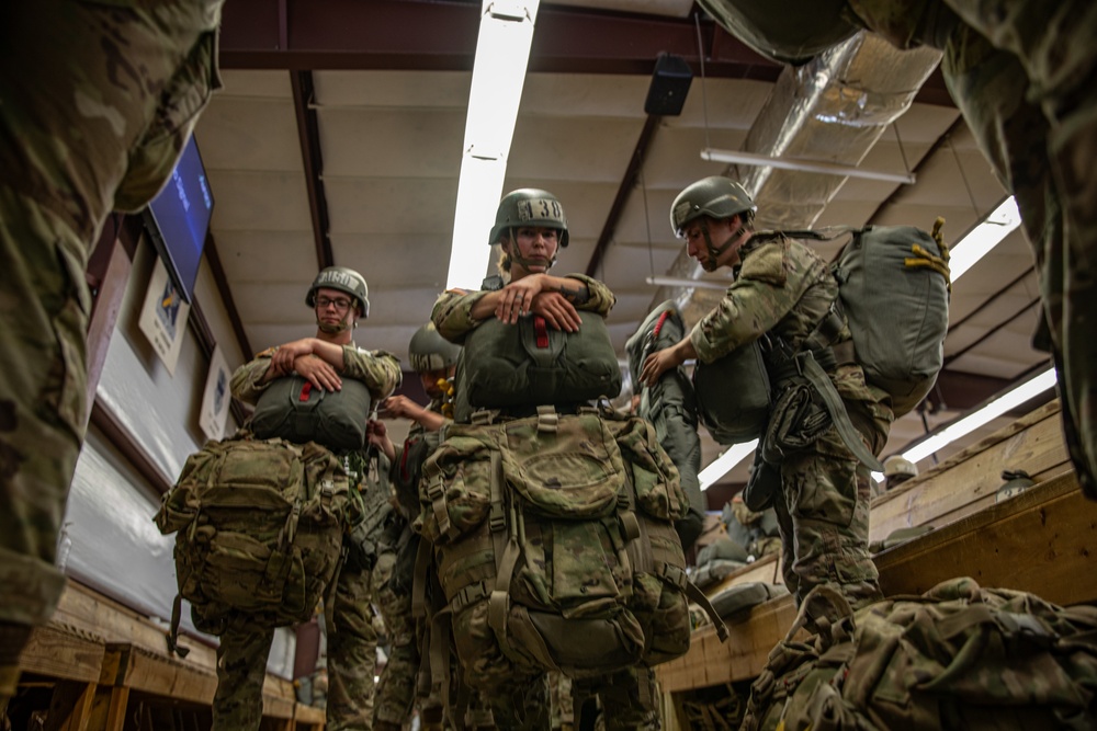 1-507TH PIR BASIC AIRBORNE COURSE
