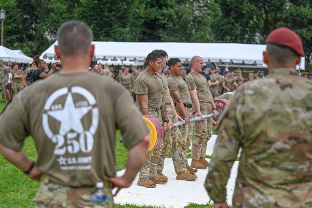 82nd Airborne Best Squad compete in Army Birthday Fitness Competition