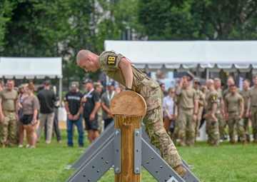 82nd Airborne Best Squad compete in Army Birthday Fitness Competition