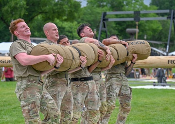 82nd Airborne Best Squad compete in Army Birthday Fitness Competition