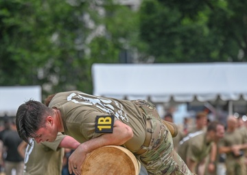 82nd Airborne Best Squad compete in Army Birthday Fitness Competition