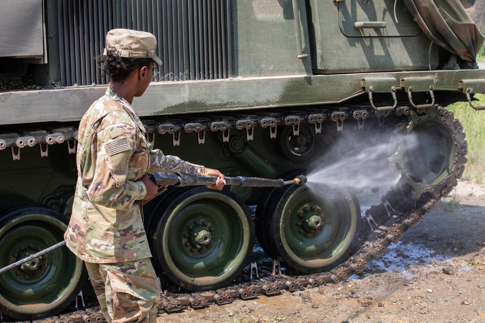 41st FAB washes down MLRS before transportation procedures during Saber Guardian 25