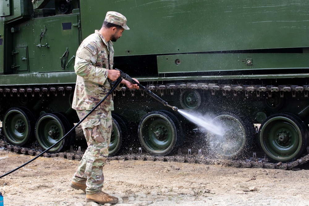 41st FAB washes down MLRS before transportation procedures during Saber Guardian 25