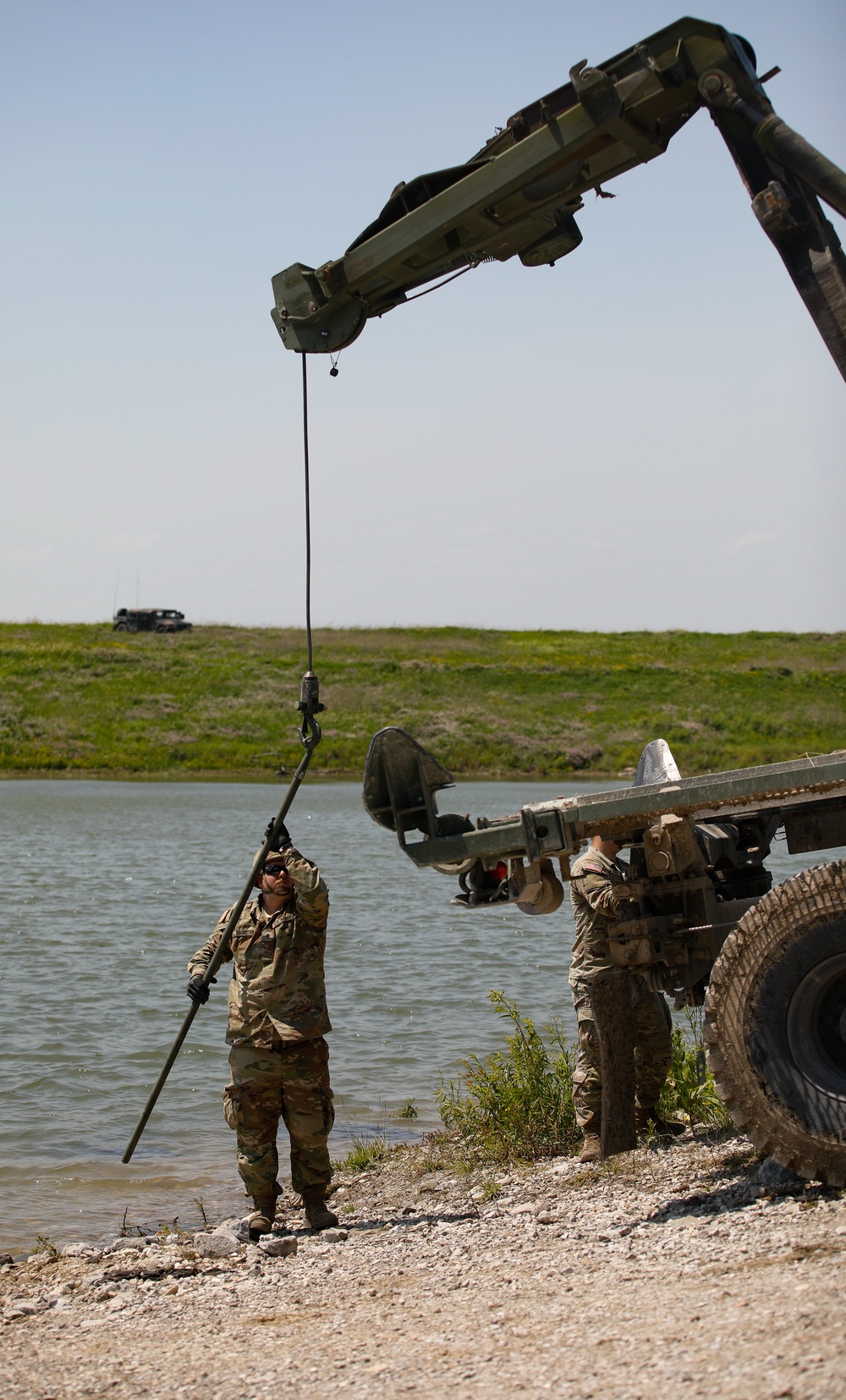Missouri National Guardsmen Conduct a Wet-gap Crossing