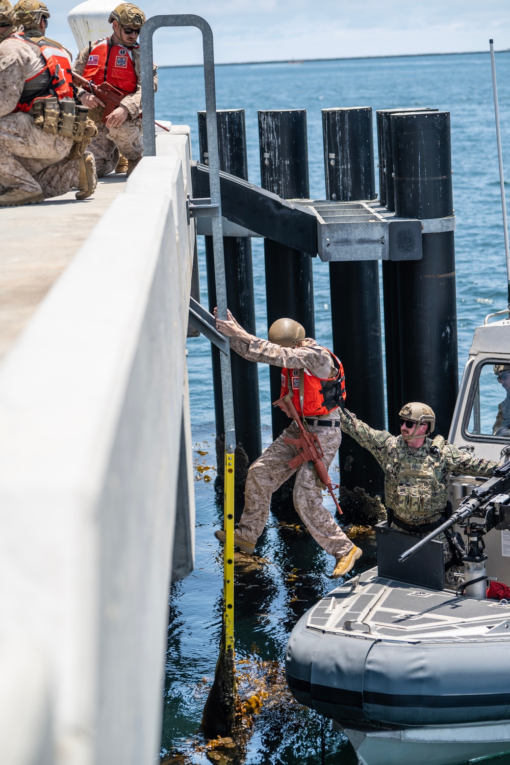 USCG Reserve conducts training with USMC