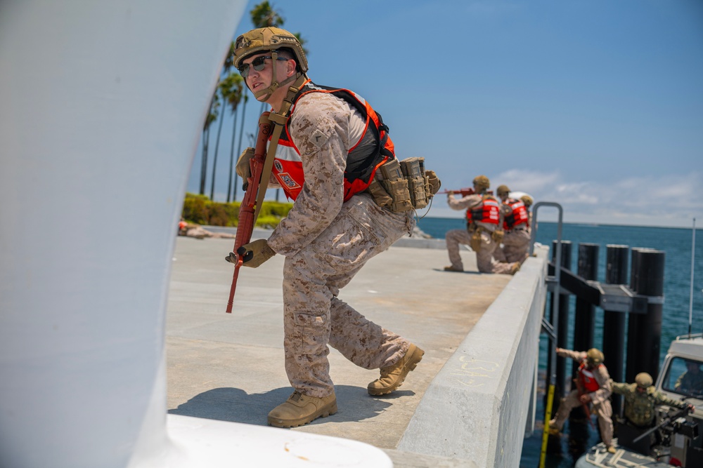 USCG Reserve conducts training with USMC