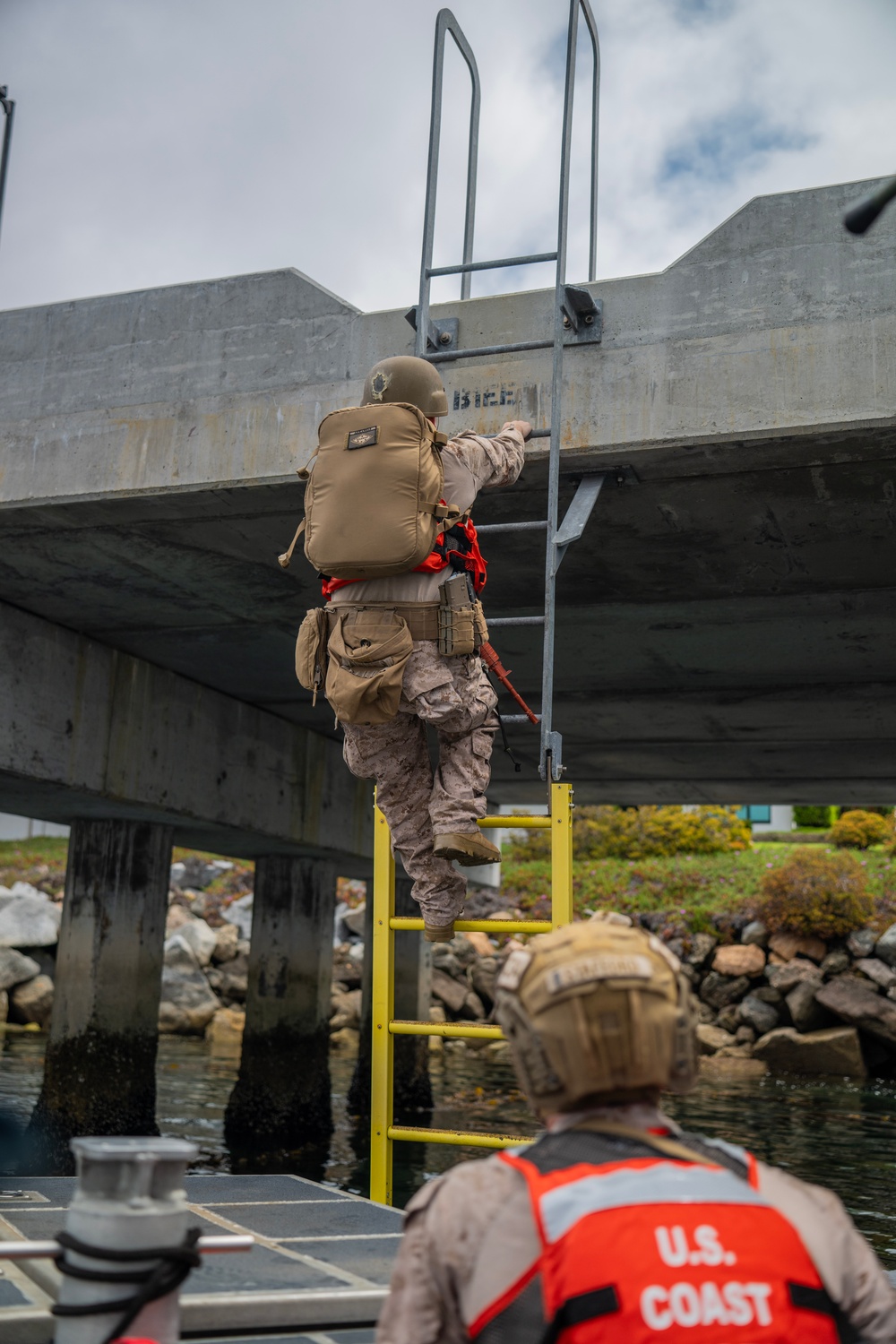 USCG Reserve conducts training with USMC