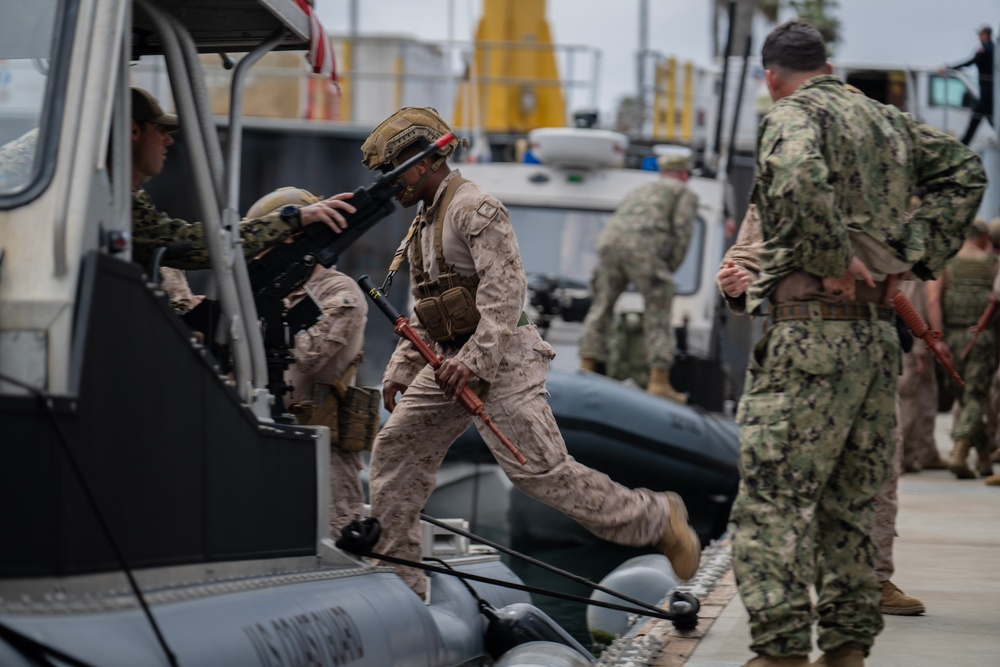 USCG Reserve conducts training with USMC