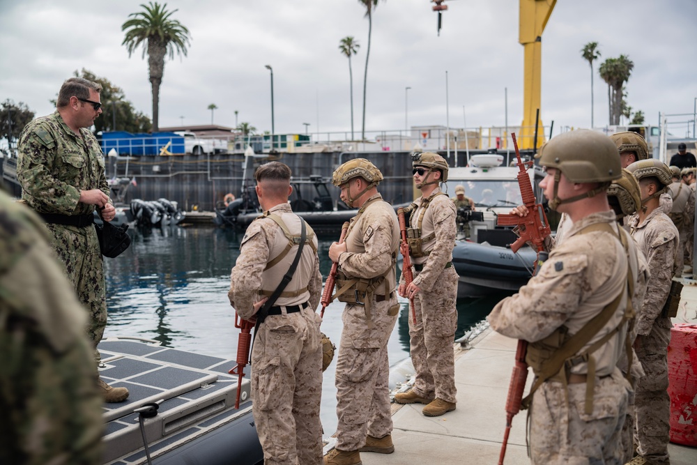 USCG Reserve conducts training with USMC