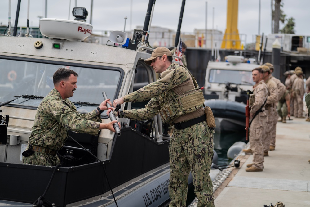 USCG Reserve conducts training with USMC