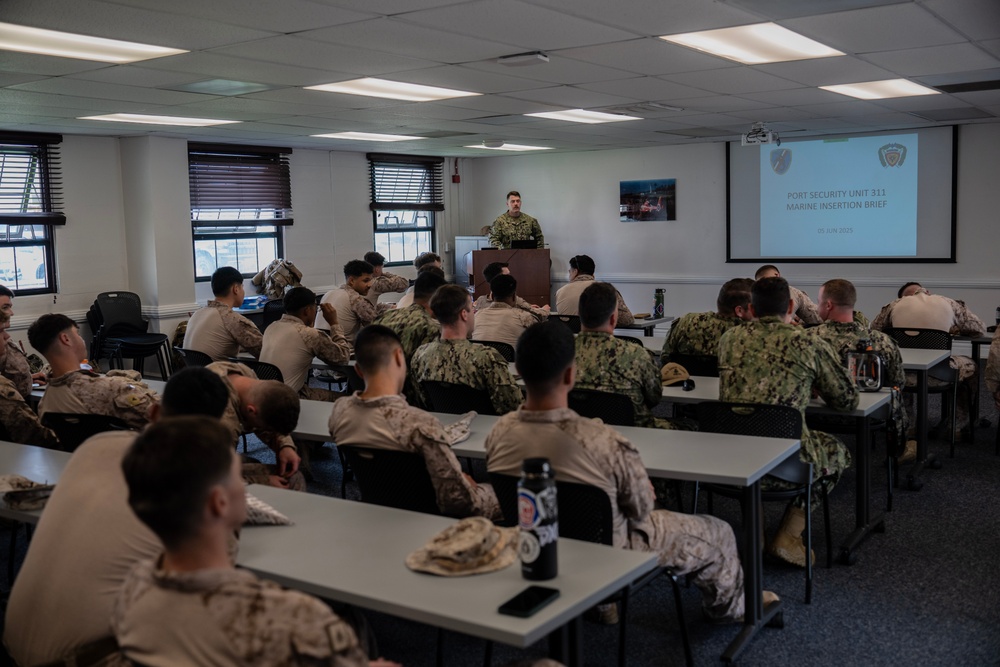 USCG Reserve conducts training with USMC