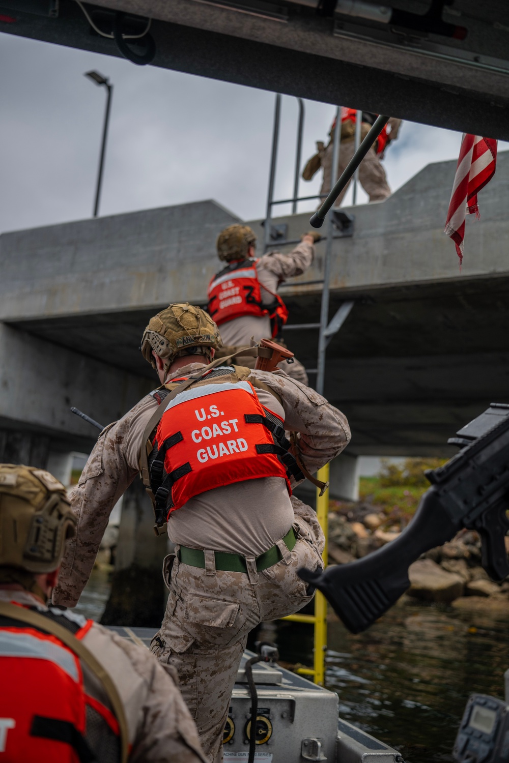 USCG Reserve conducts training with USMC