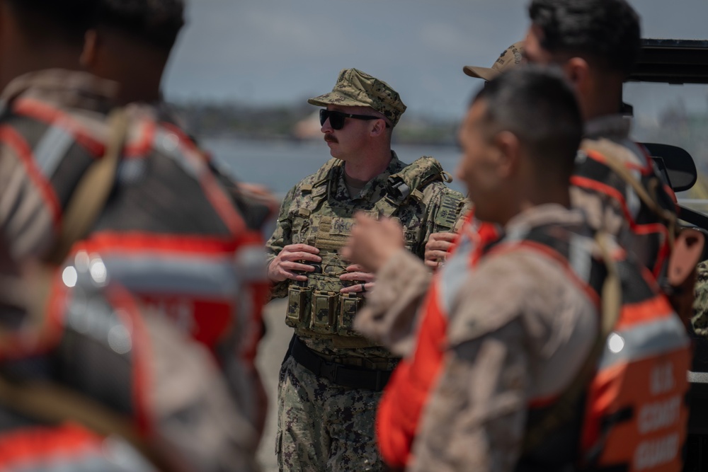 USCG Reserve conducts training with USMC