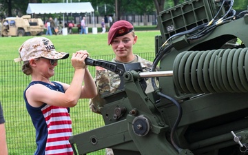 82nd Paratroopers show off howitzers on National Mall