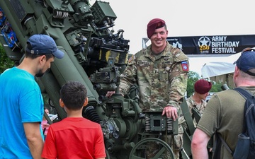 82nd Paratroopers show off howitzers on National Mall