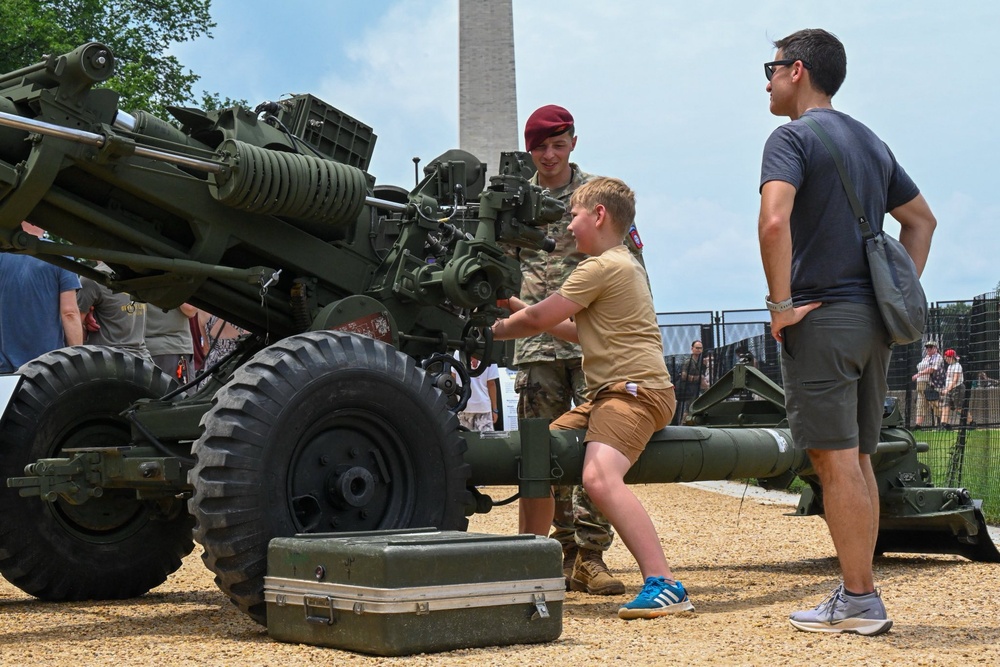 82nd Paratroopers show off howitzers on National Mall