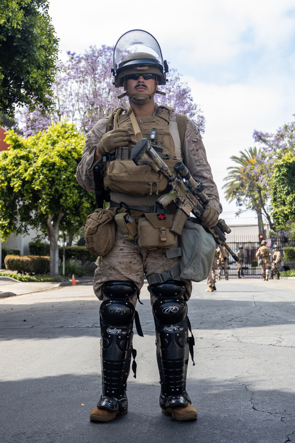 U.S. Marines guard federal building to assist California Army National Guard