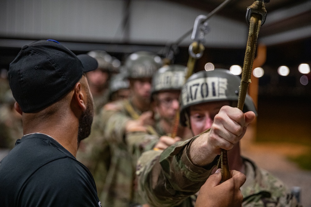 1-507TH PIR BASIC AIRBORNE COURSE