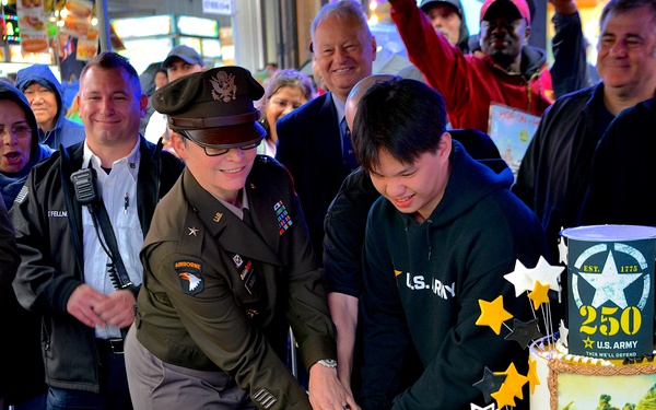 Soldiers celebrate Army’s 250th Birthday in Times Square